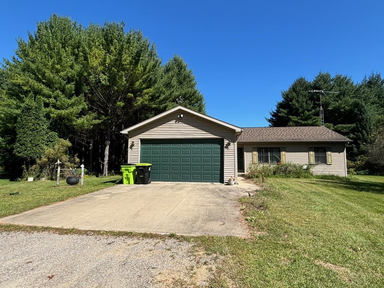 998 Dutcher Road Gladwin, MI 48624 - Photo 1 of 58