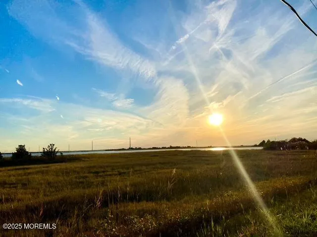 a view of a river and floor with a lake