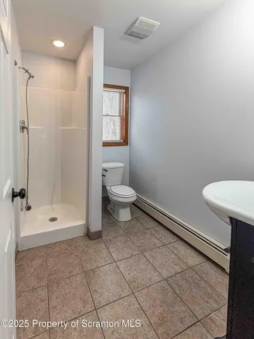 $1,950 | 4005-4007 Pond View Drive, Clarks Summit, PA 18411