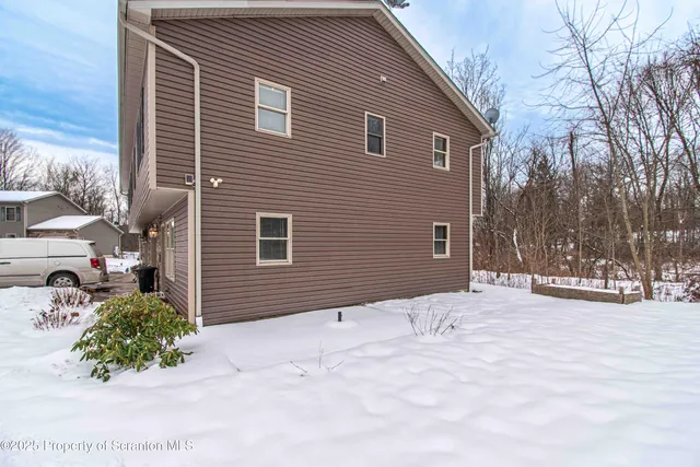 $1,950 | 4005-4007 Pond View Drive, Clarks Summit, PA 18411