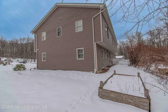 $1,950 | 4005-4007 Pond View Drive, Clarks Summit, PA 18411