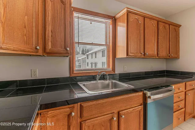 $1,950 | 4005-4007 Pond View Drive, Clarks Summit, PA 18411