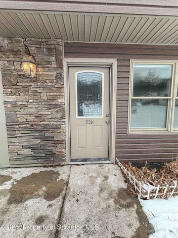 $1,950 | 4005-4007 Pond View Drive, Clarks Summit, PA 18411