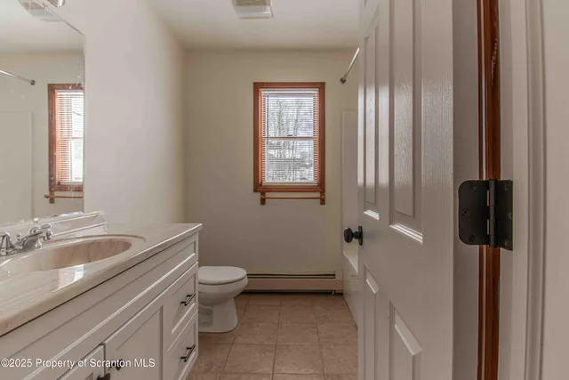 $1,950 | 4005-4007 Pond View Drive, Clarks Summit, PA 18411