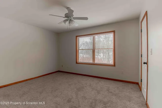 $1,950 | 4005-4007 Pond View Drive, Clarks Summit, PA 18411