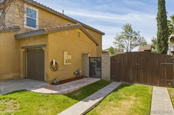 a view of a back yard of the house