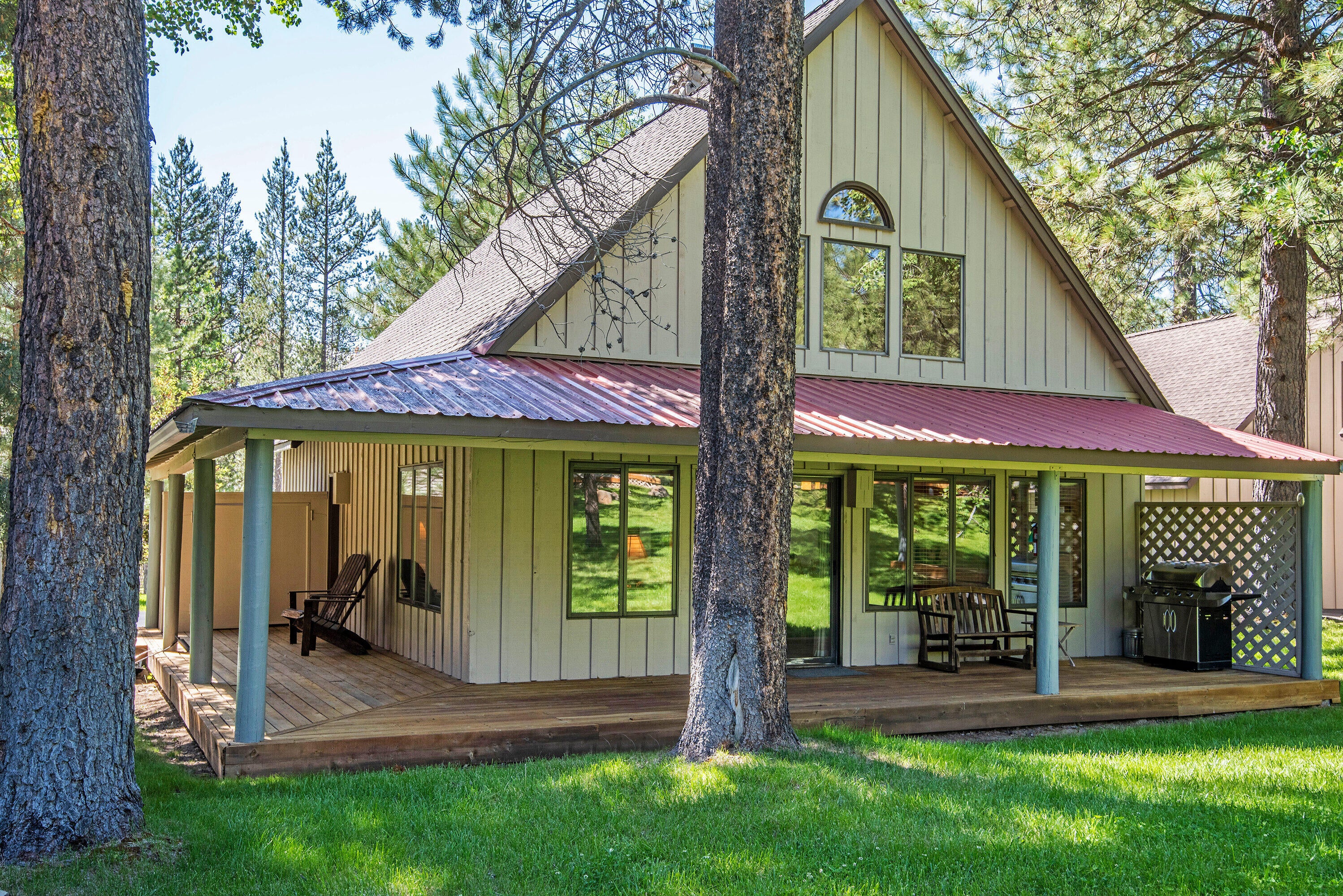 57520 Circle 4 Cabin Road, Unit 11 Sunriver, OR 97707 - Photo 1 of 20 Circle 4 Cabin Rd 11 Sunriver-print-016-