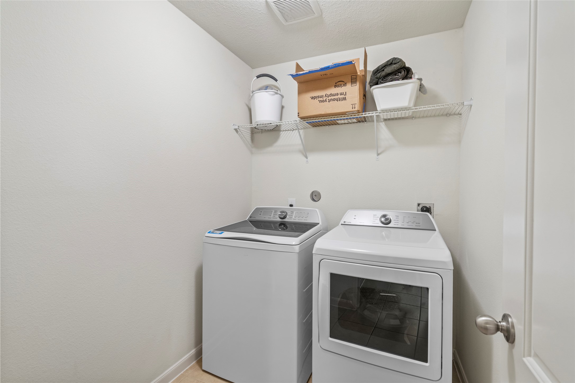 9719 Montana Sapphire Lane Rosharon, TX 77583 - Photo 22 of 40 Utility Room. Luandry Room in house.