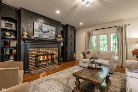 $1,300,000 | 4626 Woods Edge Drive, Zionsville, IN 46077