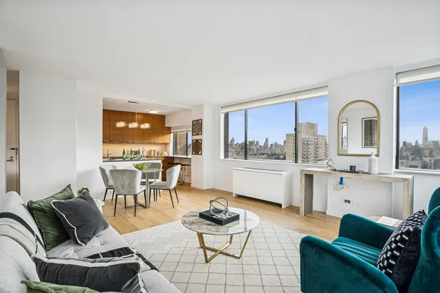 $2,395,000 | 45 West 67th Street, Unit 22B | Upper West Side