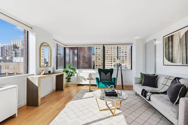 $2,395,000 | 45 West 67th Street, Unit 22B | Upper West Side
