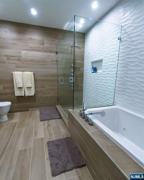 314 The Promenade Edgewater, NJ 07020 - Photo 23 of 37 a bathroom with a bathtub and toilet