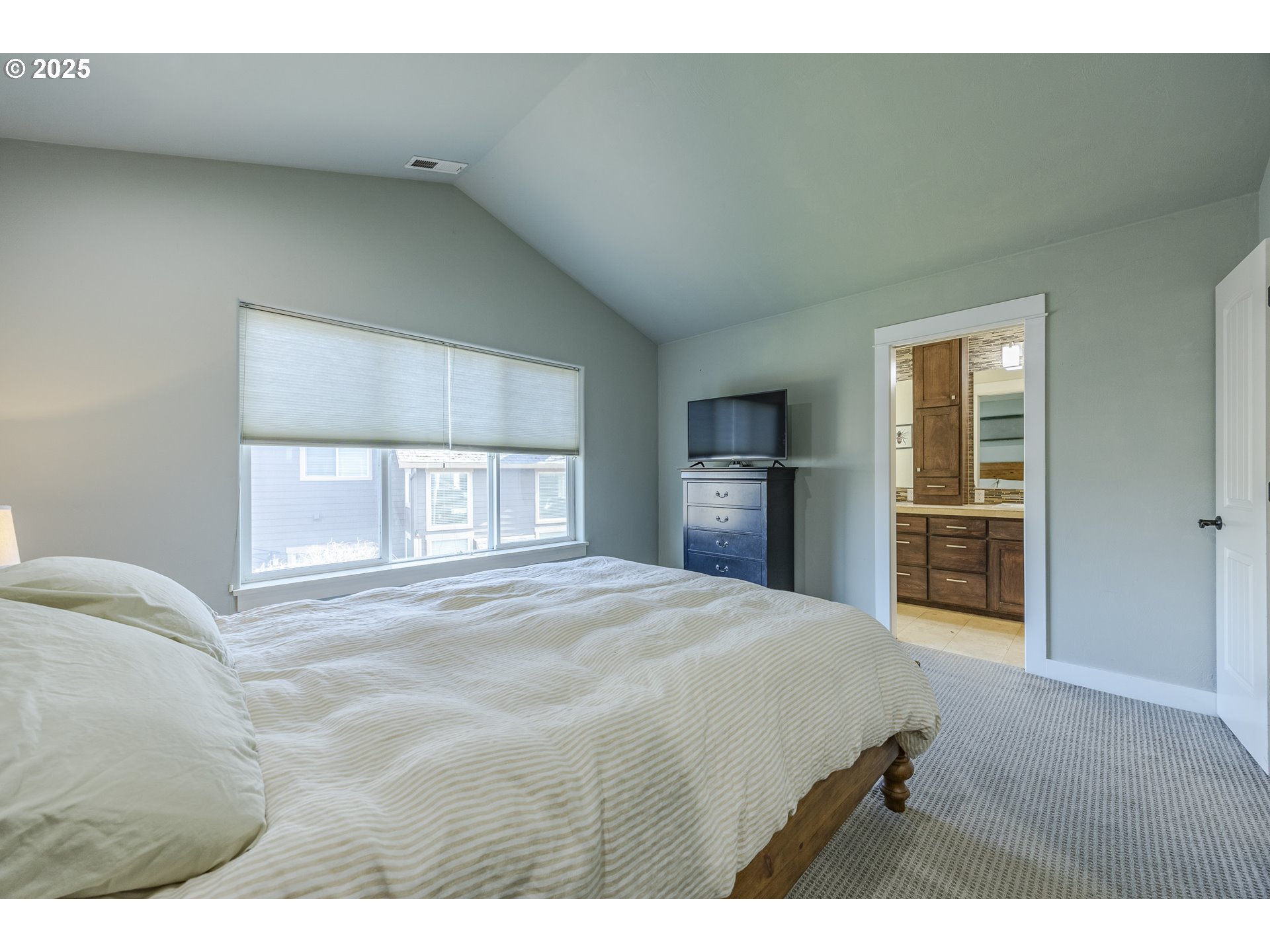 2409 Crowther Drive Eugene, OR 97404 - Photo 25 of 48 a bedroom with a bed and a large window