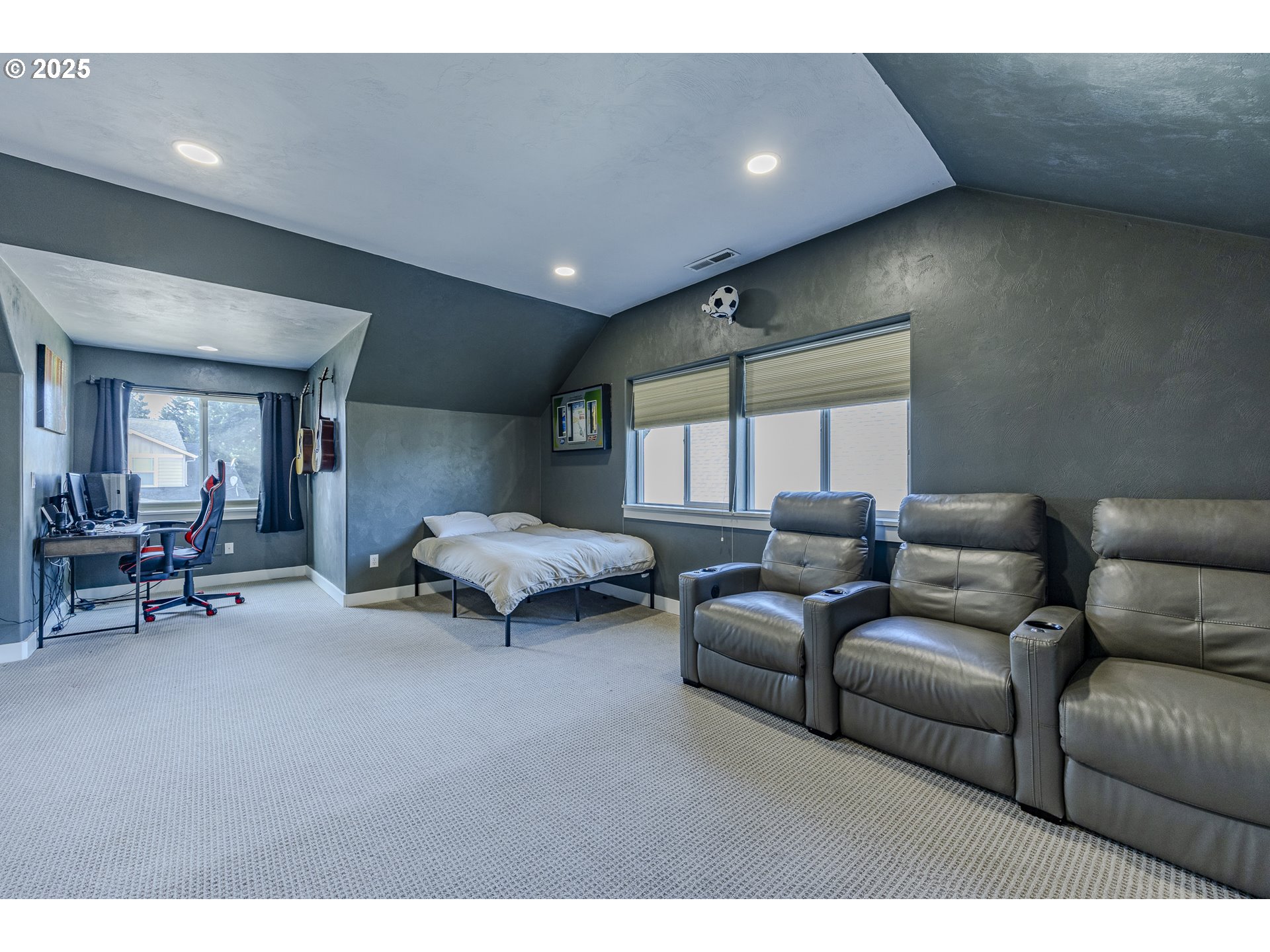 2409 Crowther Drive Eugene, OR 97404 - Photo 39 of 48 a living room with furniture and a table