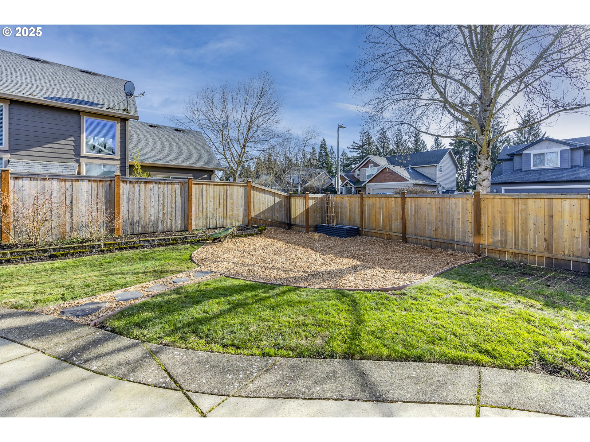 2409 Crowther Drive Eugene, OR 97404 - Photo 45 of 48 a view of a backyard with a house