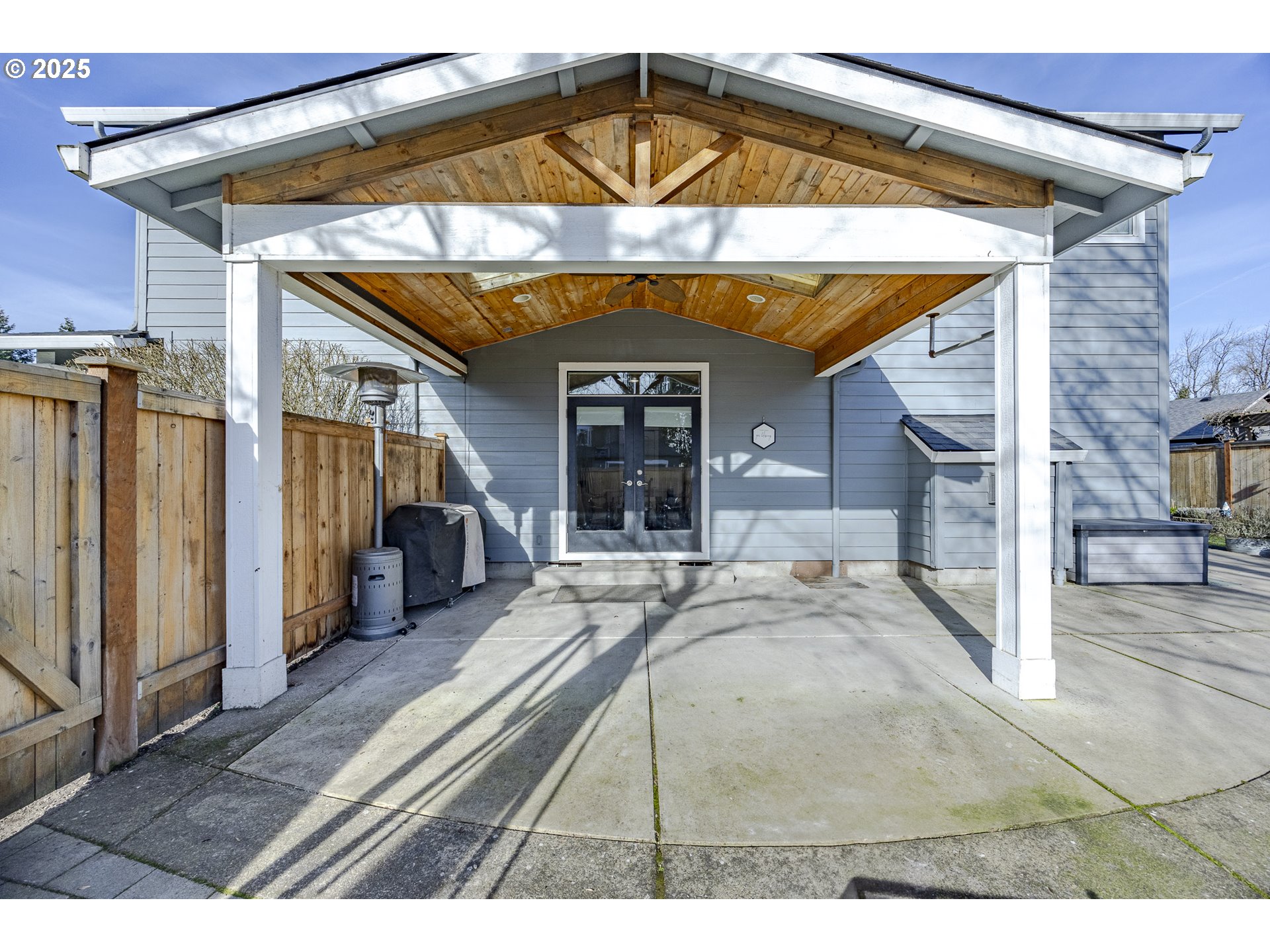 2409 Crowther Drive Eugene, OR 97404 - Photo 47 of 48 a view of a hall with front door