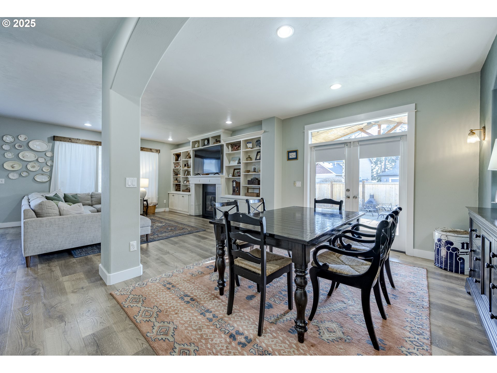 2409 Crowther Drive Eugene, OR 97404 - Photo 7 of 48 a view of a livingroom and dining room