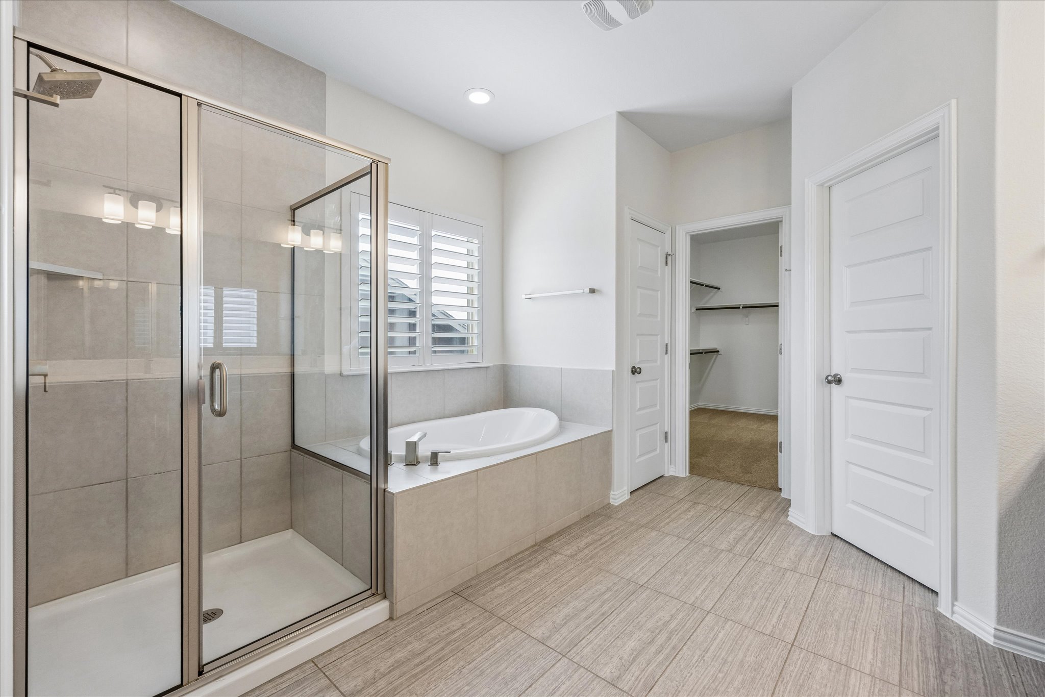 8816 Cattle Baron Path Austin, TX 78747 - Photo 17 of 32 a bathroom with a tub and shower