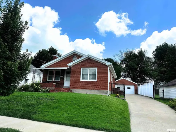 $179,900 | 910 North 22nd Street, Quincy, IL 62301