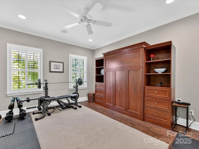 a view of a livingroom with furniture