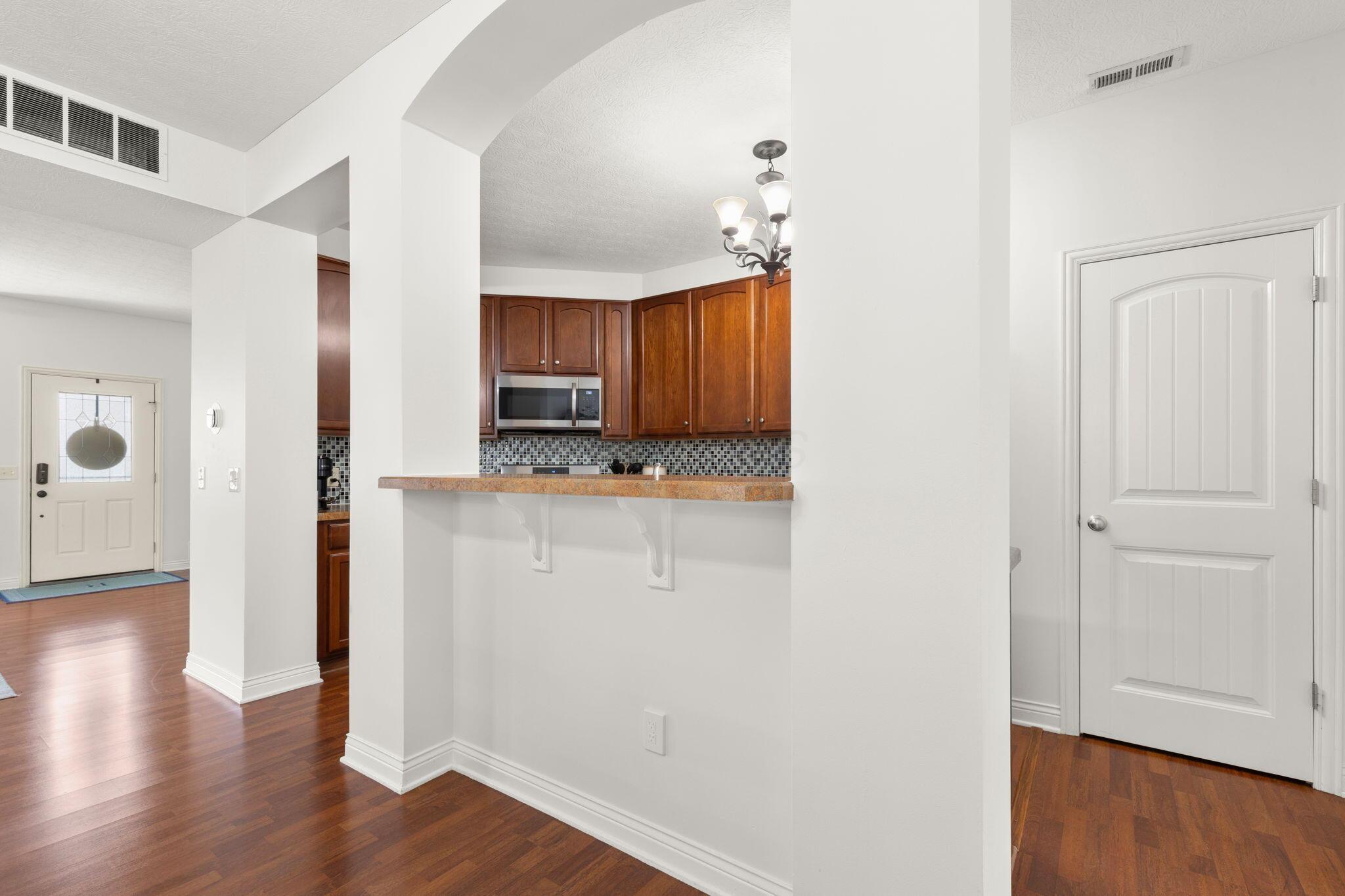 5658 Wexler Road Dublin, OH 43016 - Photo 12 of 54 Kitchen Bar Counter Area