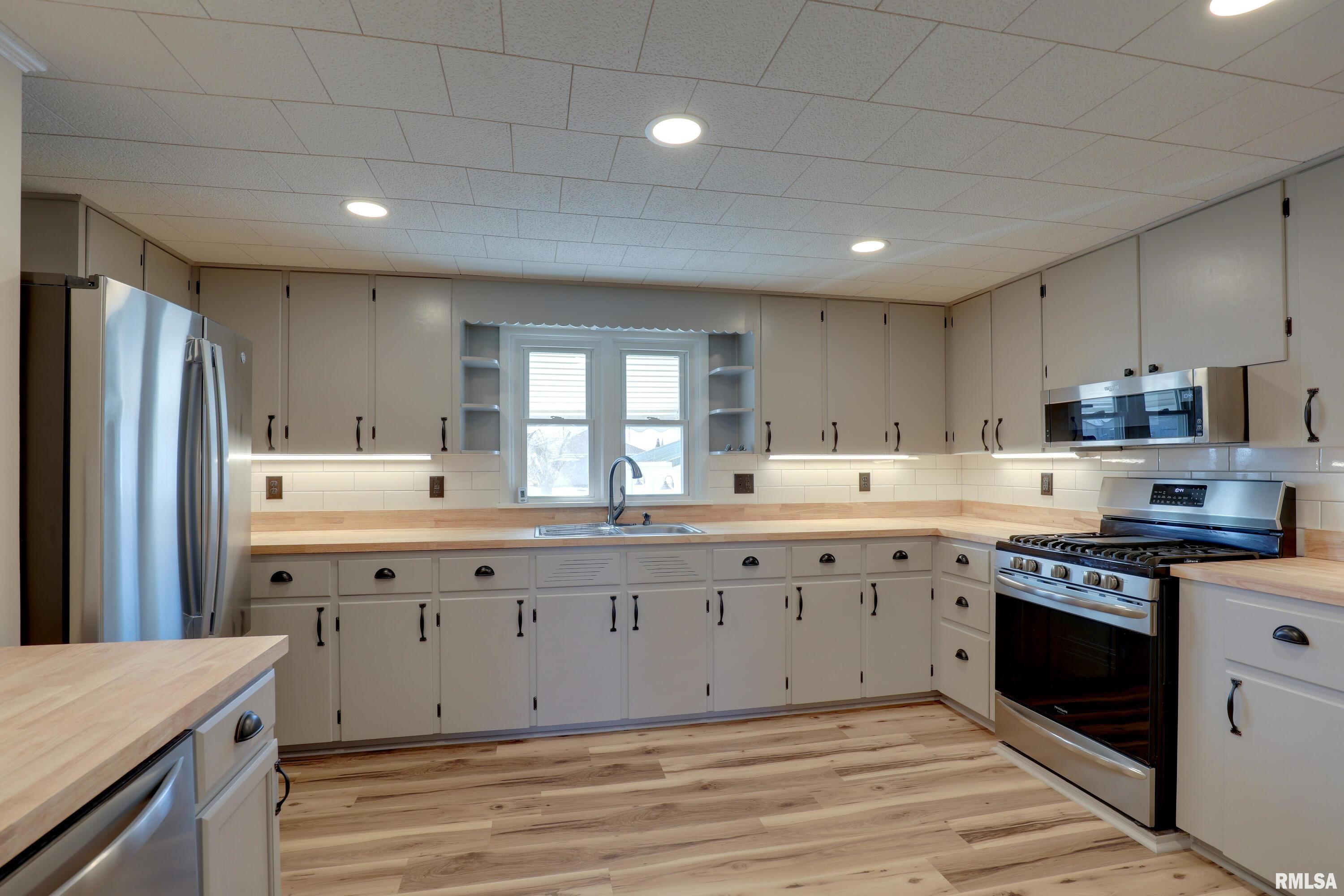 2911 Highway 96 Sutter, IL 62373 - Photo 15 of 26