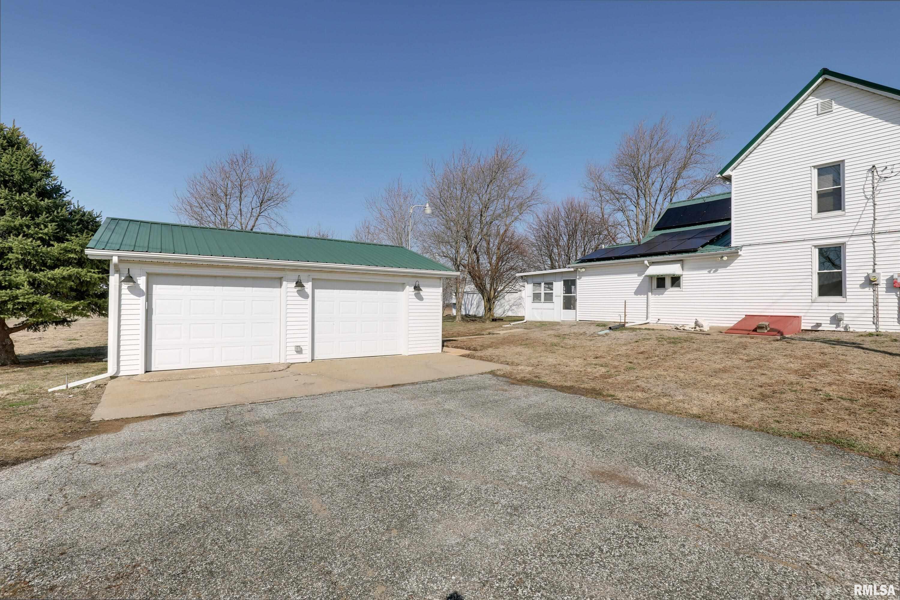 2911 Highway 96 Sutter, IL 62373 - Photo 3 of 26