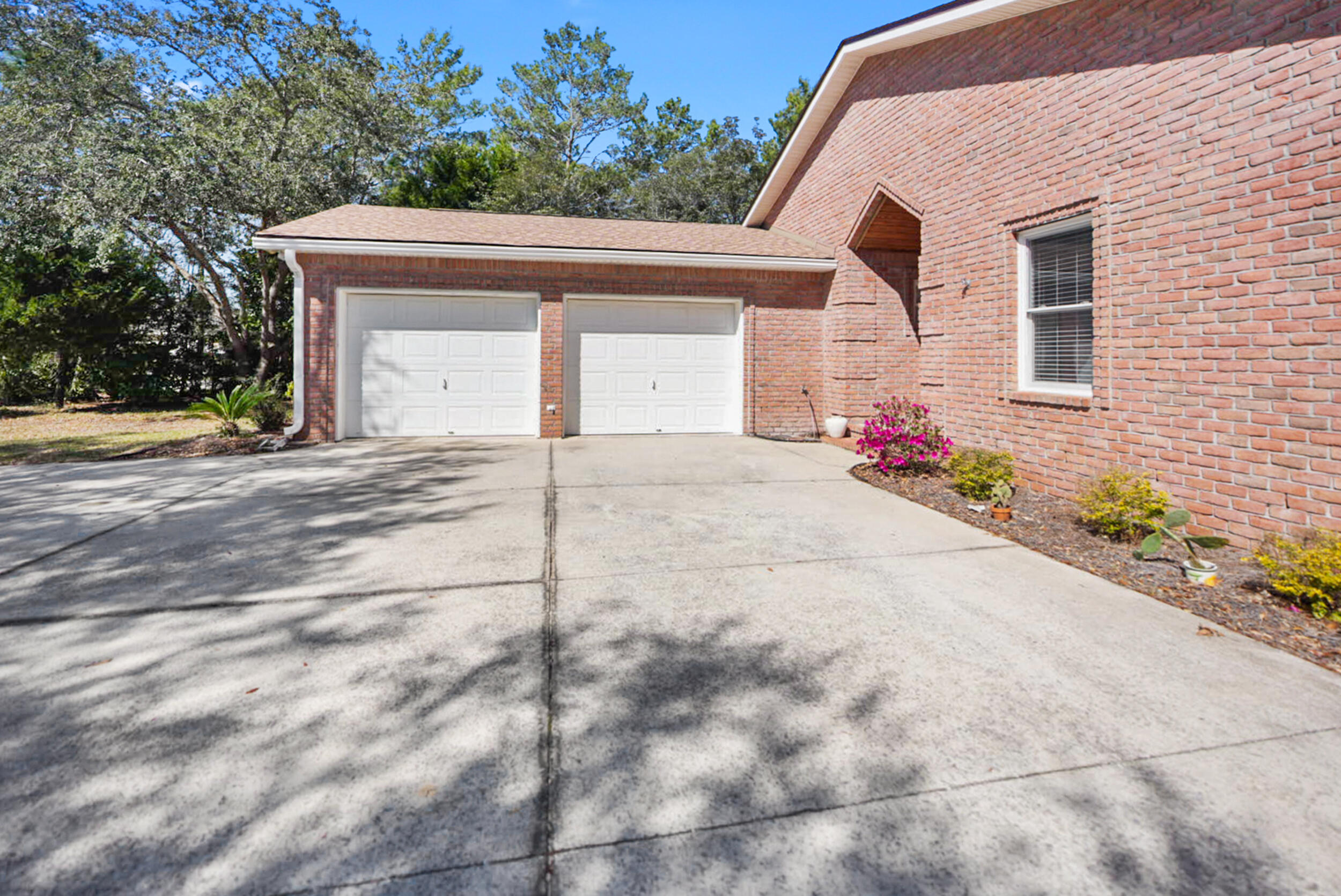 8600 Estrada Street Navarre, FL 32566 - Photo 6 of 63 a backyard of a house
