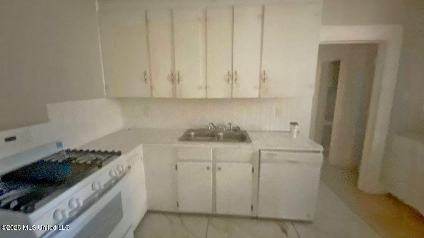 217 East Center Street Canton, MS 39046 - Photo 7 of 23 43-Mar 25 2026 02_01pm-dGqo