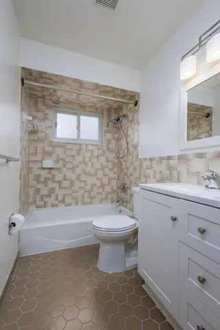 $1,650 | 8261 Gerald Avenue, Warren, MI 48093