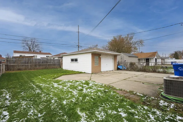 $1,650 | 8261 Gerald Avenue, Warren, MI 48093