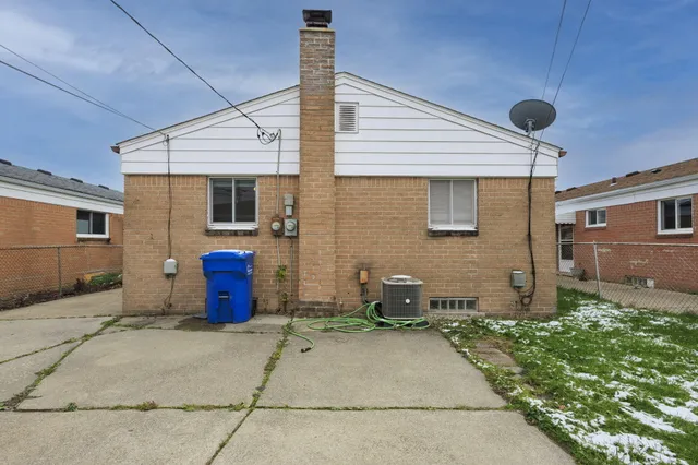 $1,650 | 8261 Gerald Avenue, Warren, MI 48093