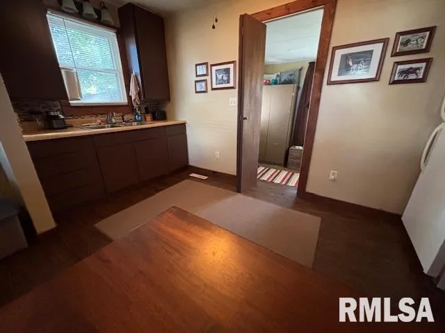 $30,000 | 221 North Emmett Street, Virden, IL 62690