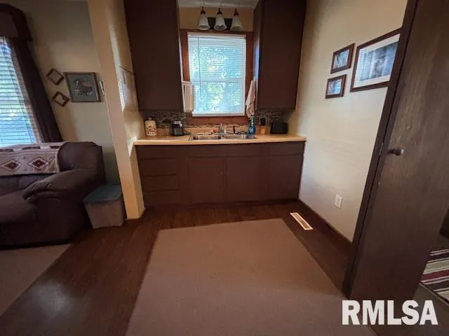 $30,000 | 221 North Emmett Street, Virden, IL 62690