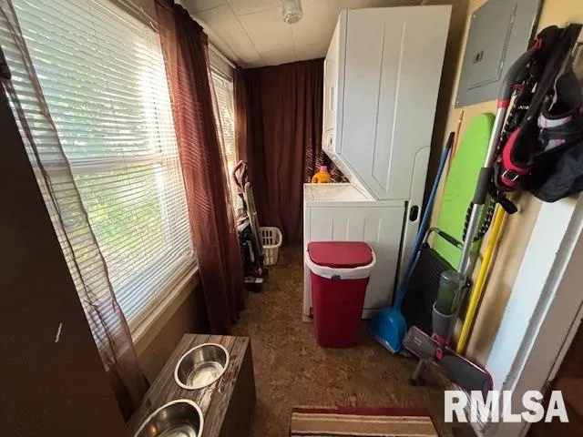 $30,000 | 221 North Emmett Street, Virden, IL 62690