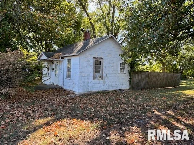 $30,000 | 221 North Emmett Street, Virden, IL 62690
