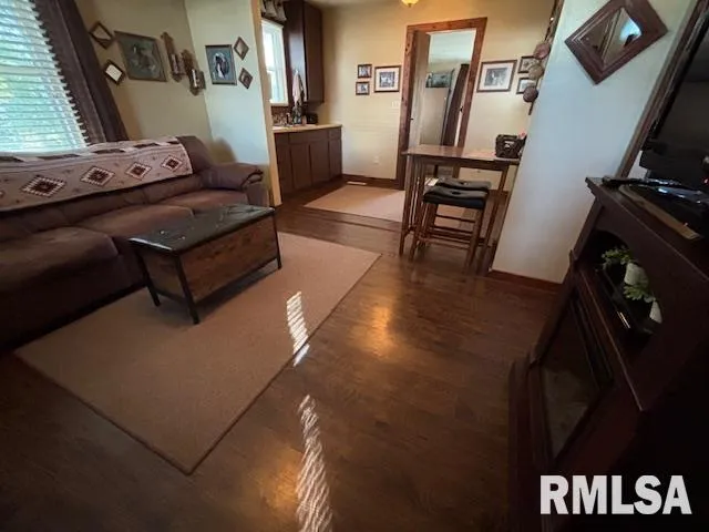 $30,000 | 221 North Emmett Street, Virden, IL 62690