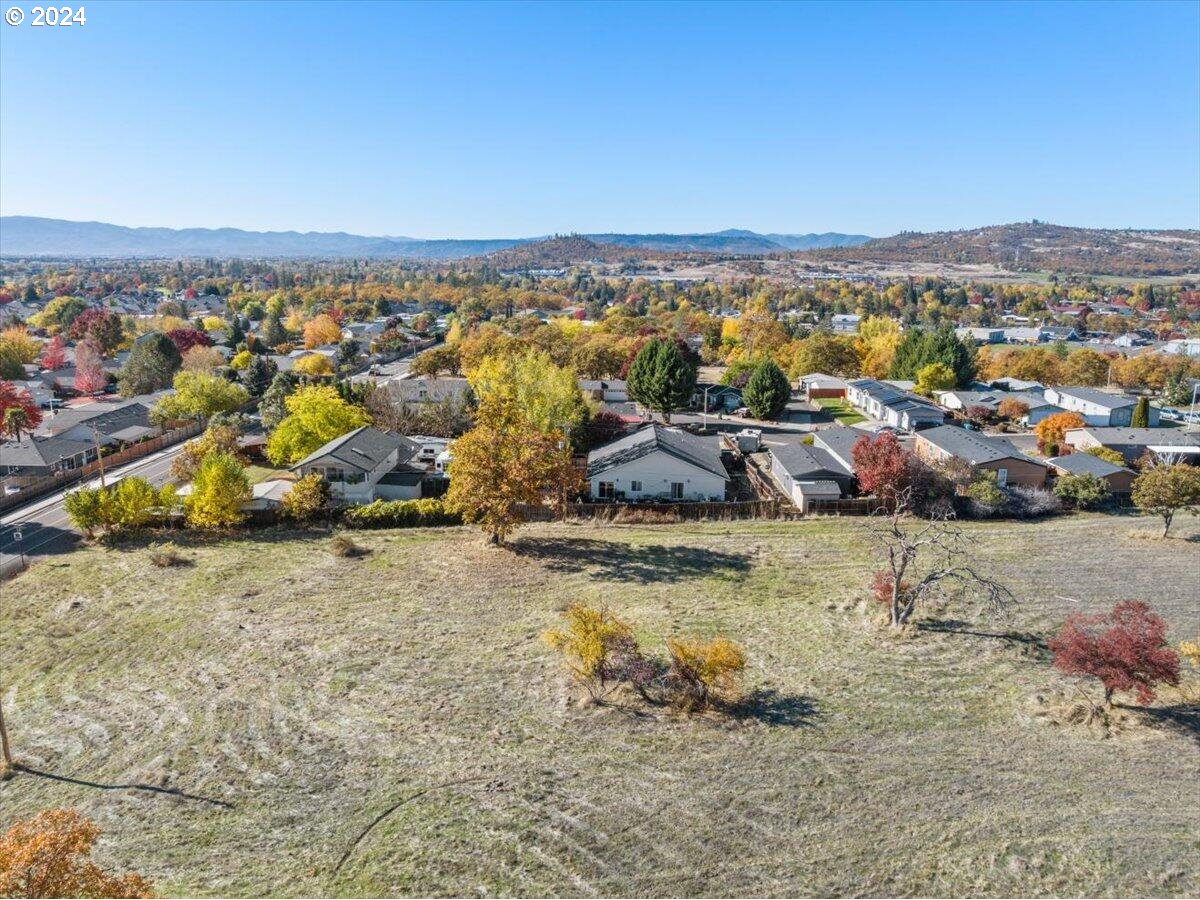 653 Stevens Road Eagle Point, OR 97524 - Photo 2 of 12 a view of a city