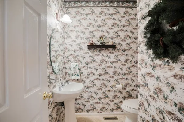 $698,000 | 196 B Lane, Lake Arrowhead, CA 92352