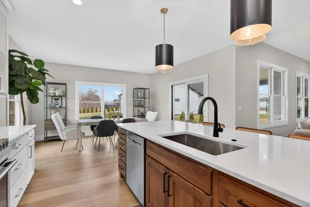 $755,000 | 7091 Spring Creek Drive, Bettendorf, IA 52722