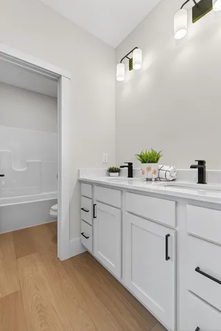 $755,000 | 7091 Spring Creek Drive, Bettendorf, IA 52722