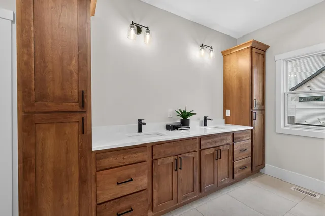 $755,000 | 7091 Spring Creek Drive, Bettendorf, IA 52722