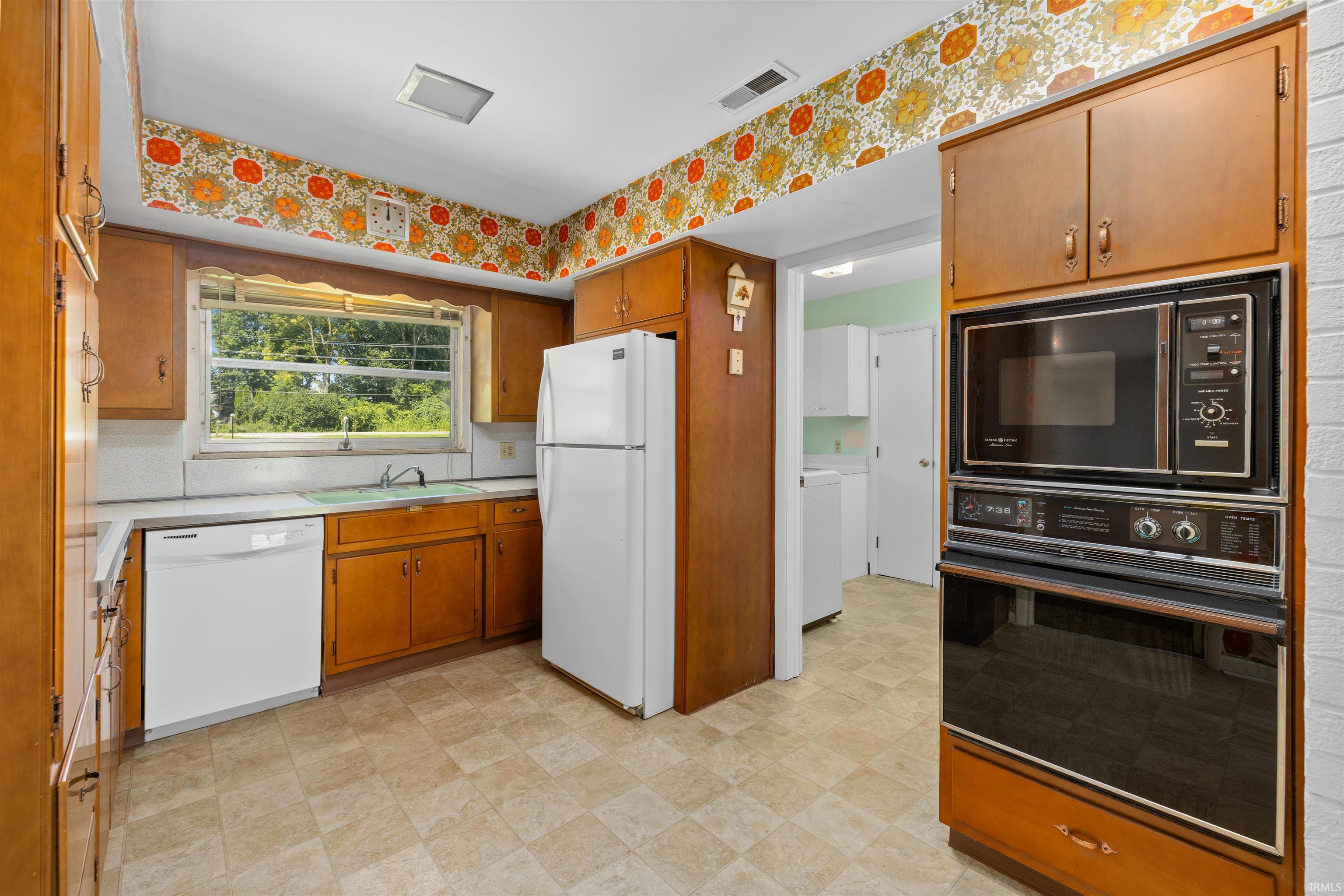 8438 Stellhorn Road Fort Wayne, IN 46815 - Photo 12 of 39 Gallery Image 12