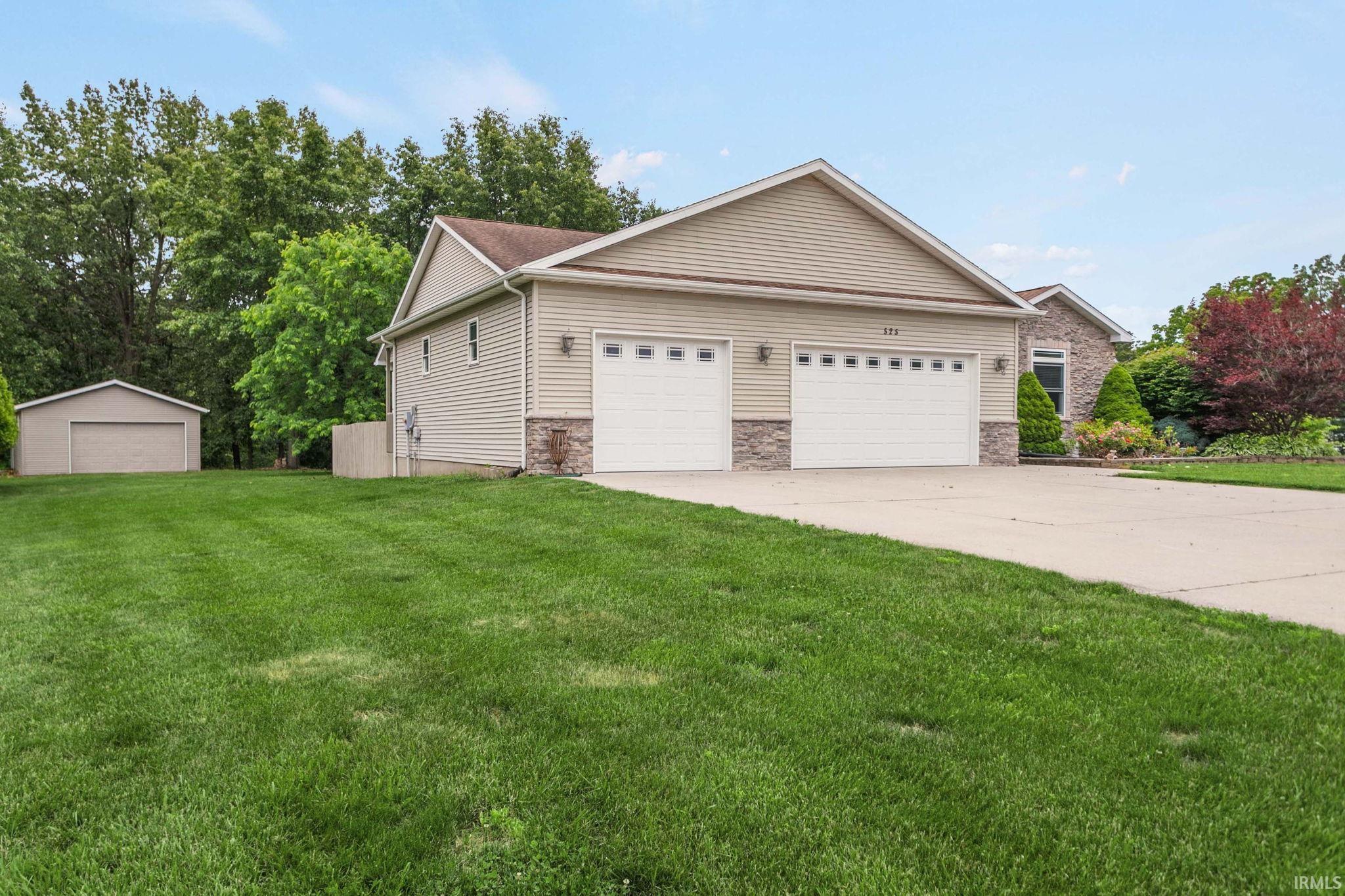 525 South Filbert Street New Carlisle, IN 46552 - Photo 3 of 42