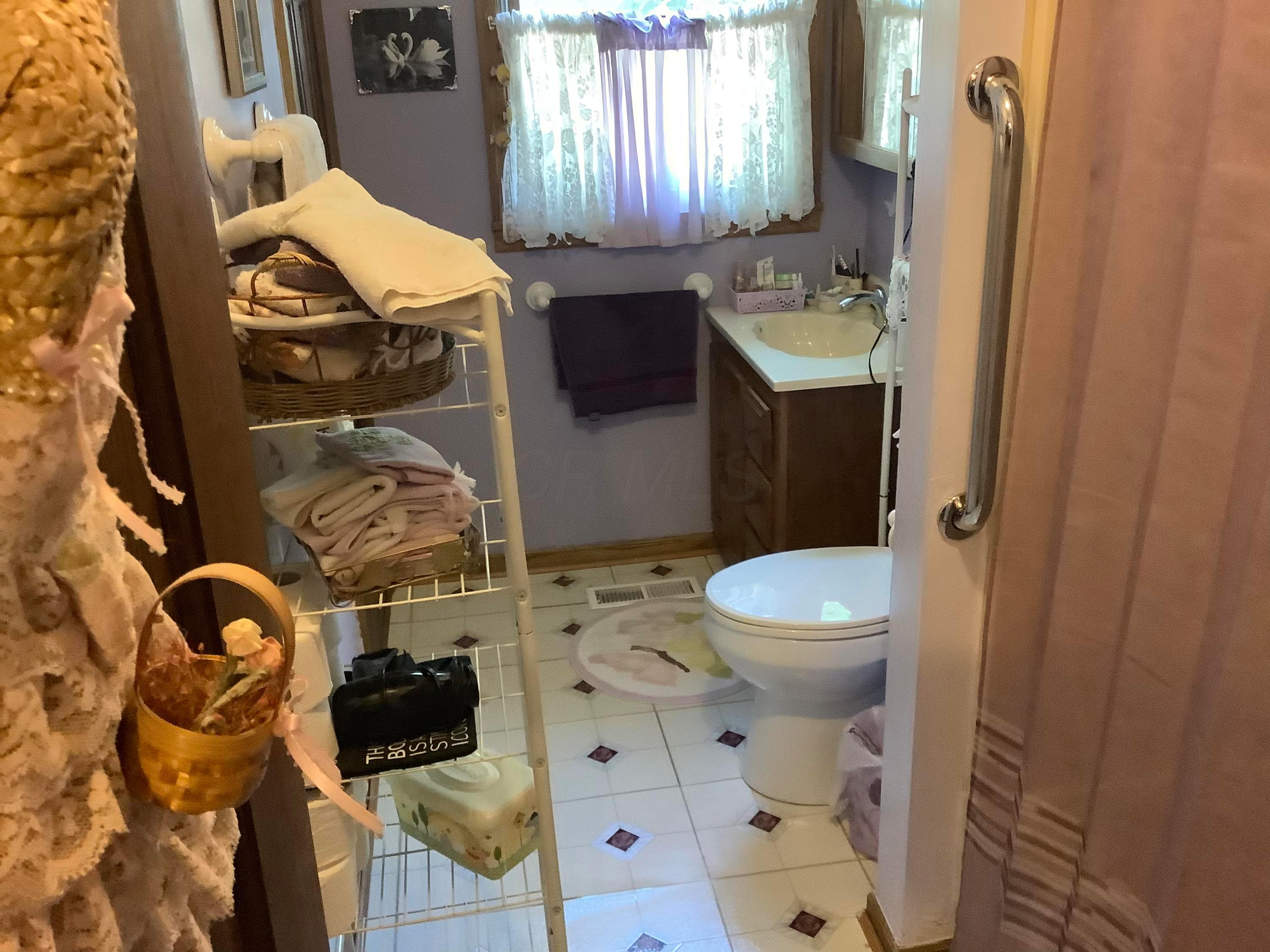 364 Redmond Road Columbus, OH 43228 - Photo 18 of 28 Gallery Image 18