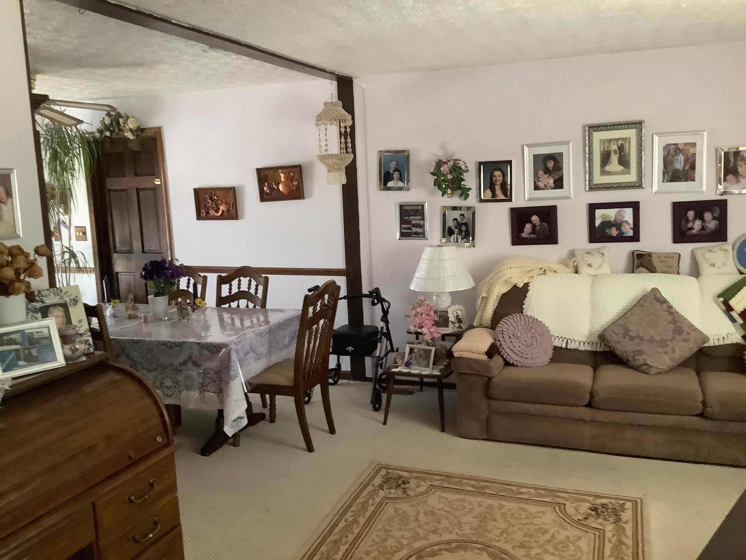 364 Redmond Road Columbus, OH 43228 - Photo 2 of 28 Gallery Image 2