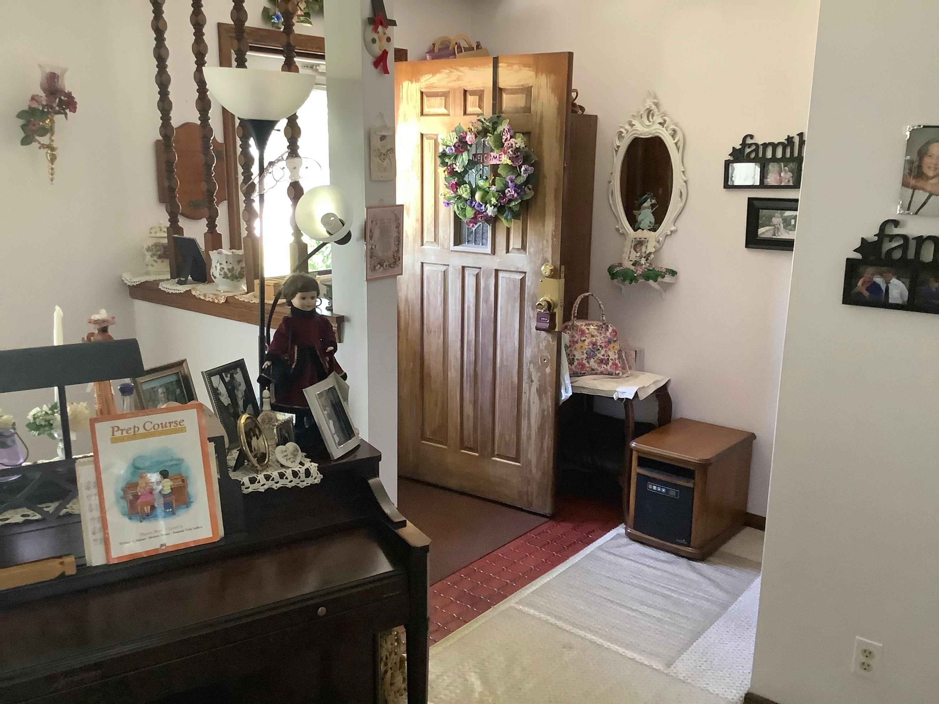 364 Redmond Road Columbus, OH 43228 - Photo 6 of 28 Gallery Image 6