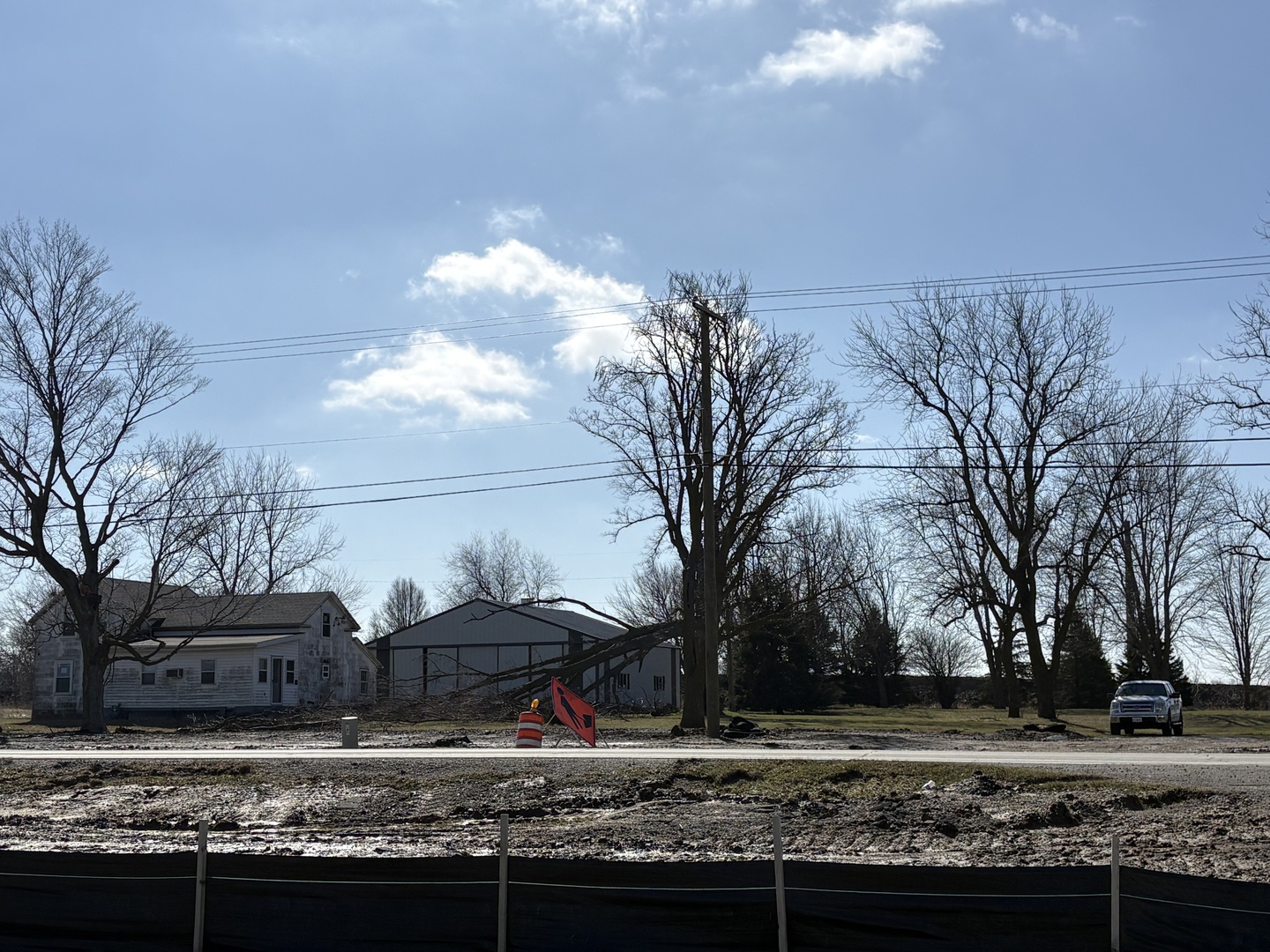 380 East 9000N Road Manteno, IL 60950 - Photo 4 of 6 a view of a house with a yard