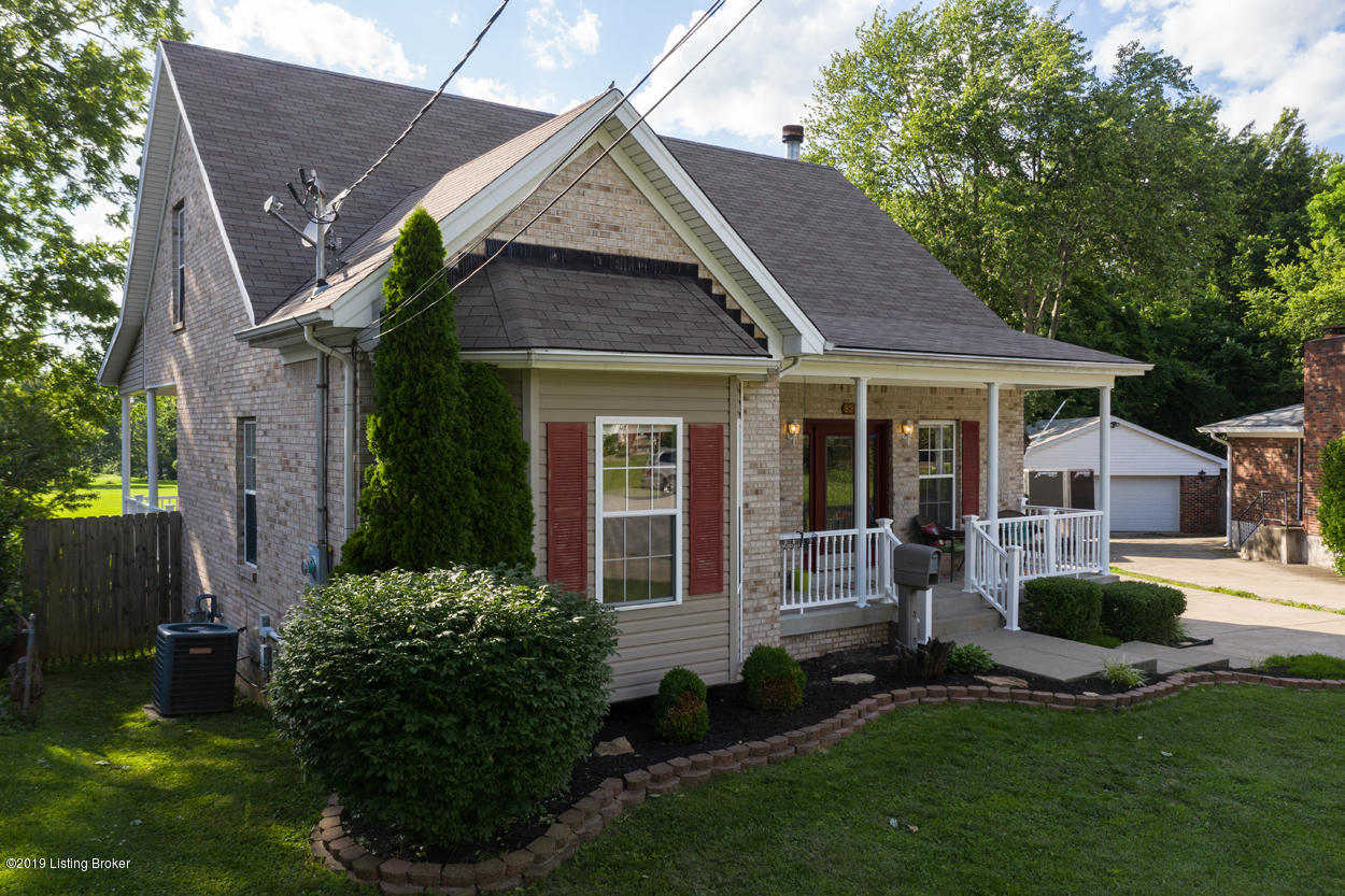 8302 Twisted Pine Road Louisville, KY 40219 - Photo 3 of 25 Beautiful landscape