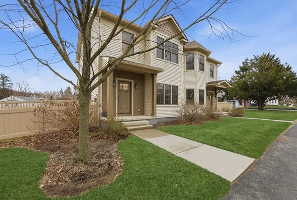 $425,000 | 70 Hatfield Street, Unit 70B, Northampton, MA 01060